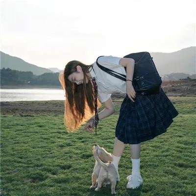 星期四组曲 海报